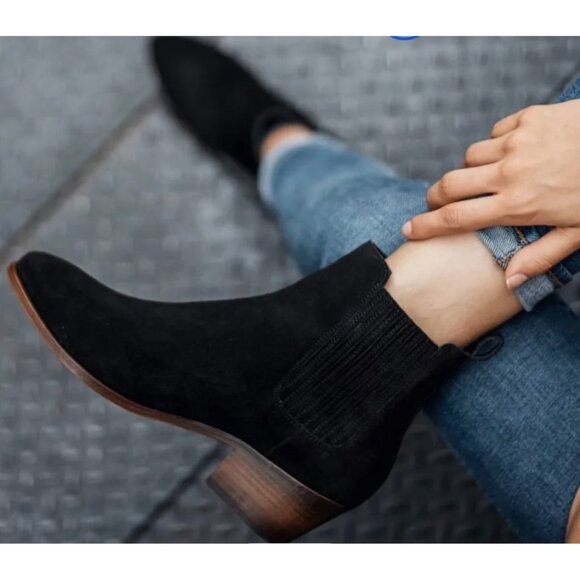 Sold Thursday Dreamer Suede Bootie Womens 9 Black Chelsea Pointed Toe Classic - Picture 2 of 16